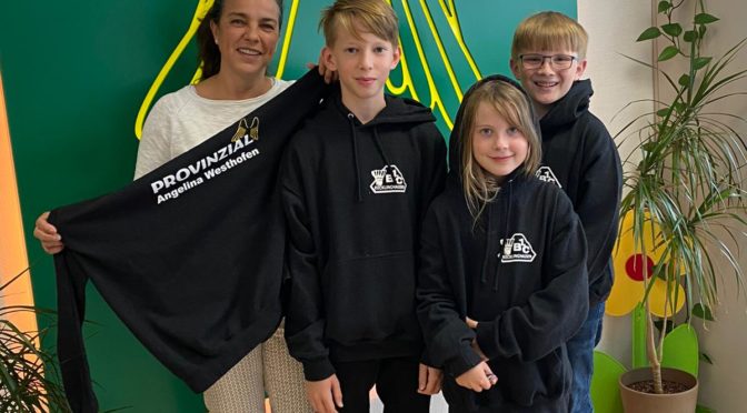 Neue Hoodies für die Jugendabteilung – der Provinzial Westhofen sei Dank!